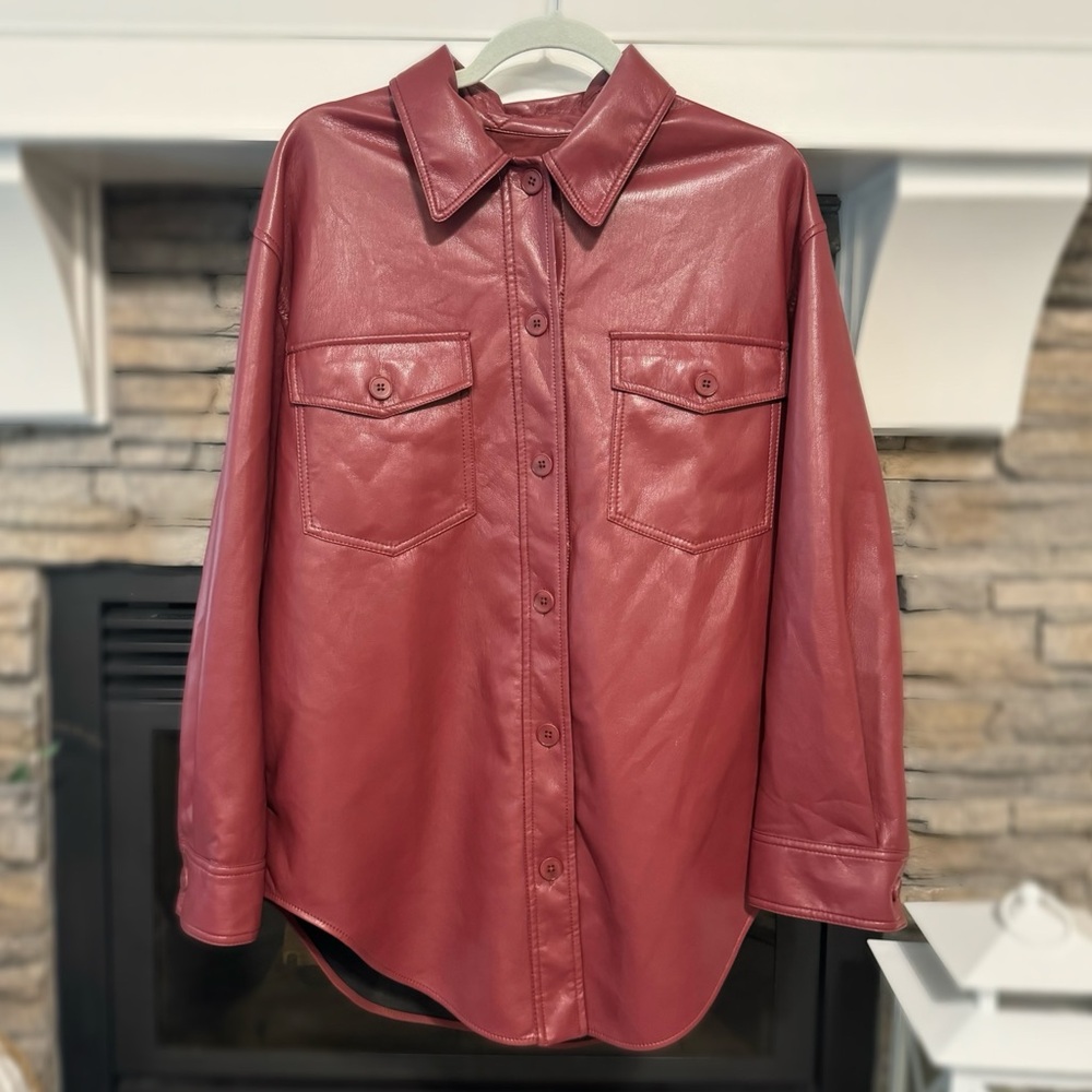 Wilfred The Ganna Shirt Jacket, from Aritzia. Size Medium.
